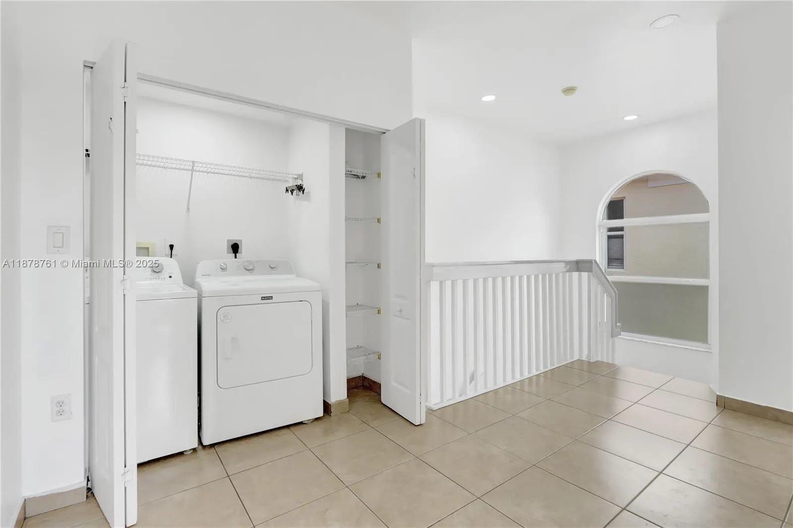 2328 NE 37th Ter