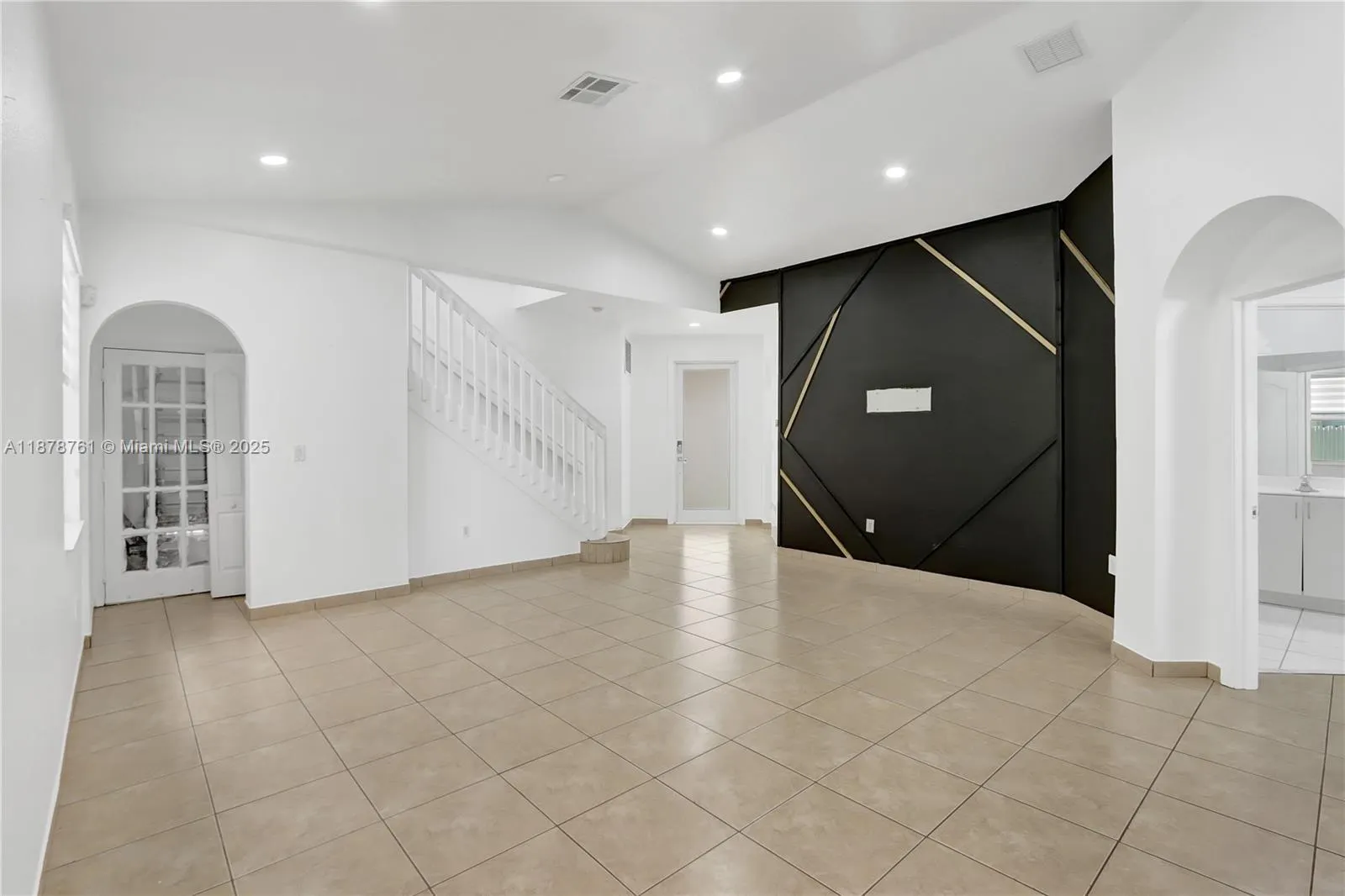 2328 NE 37th Ter