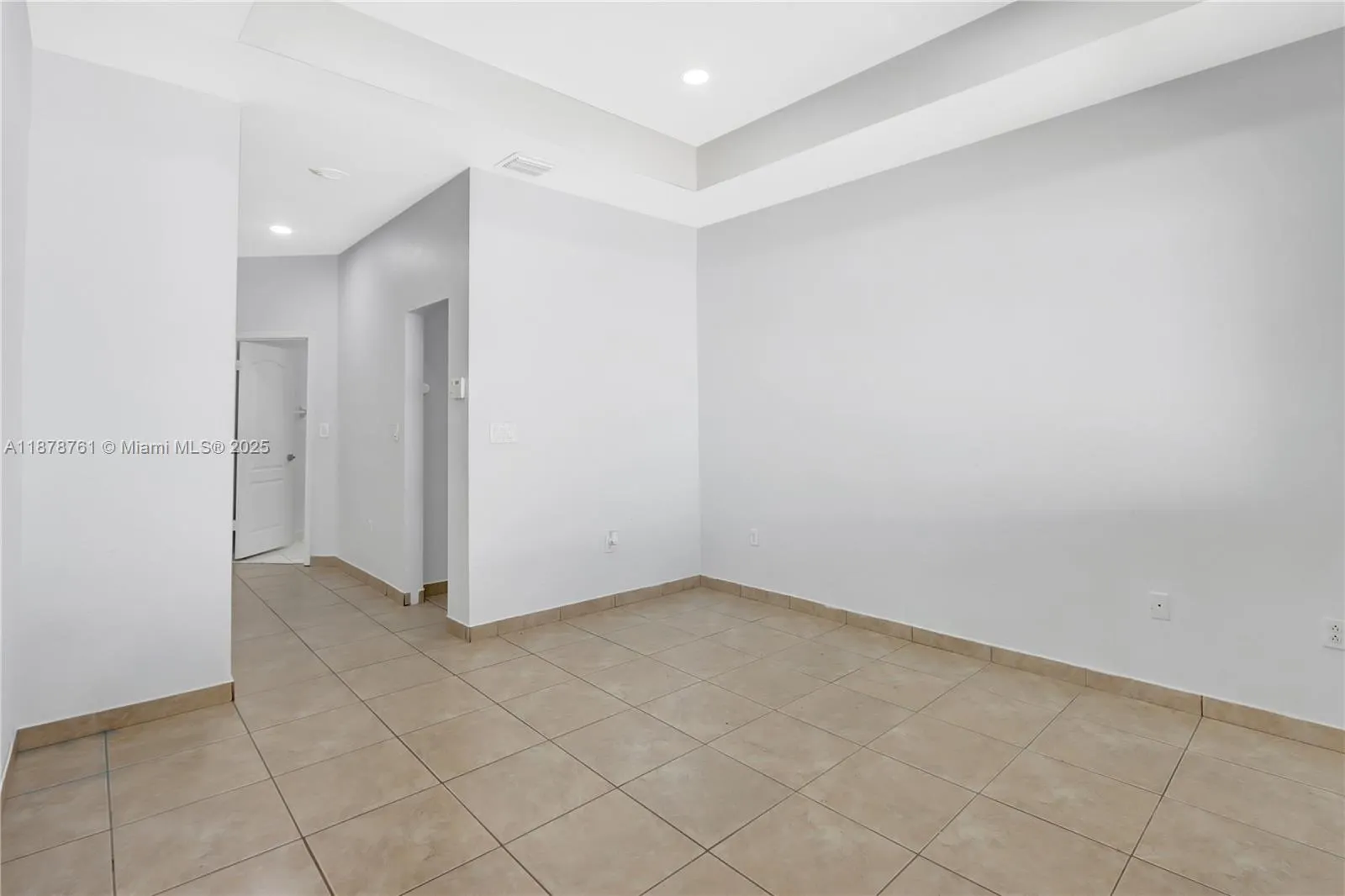 2328 NE 37th Ter