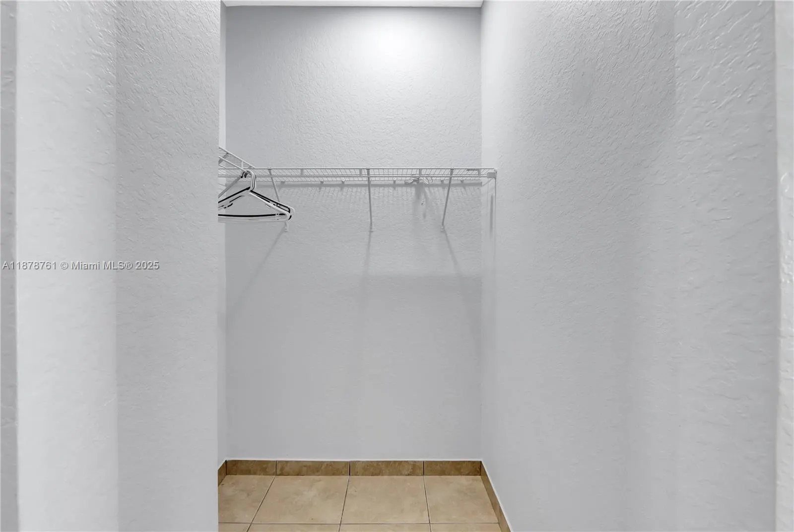 2328 NE 37th Ter