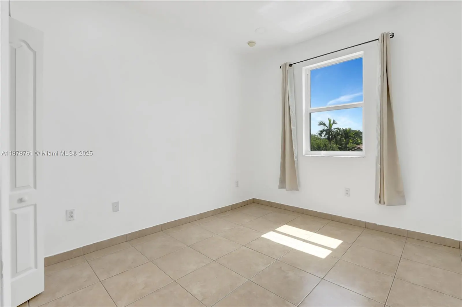 2328 NE 37th Ter