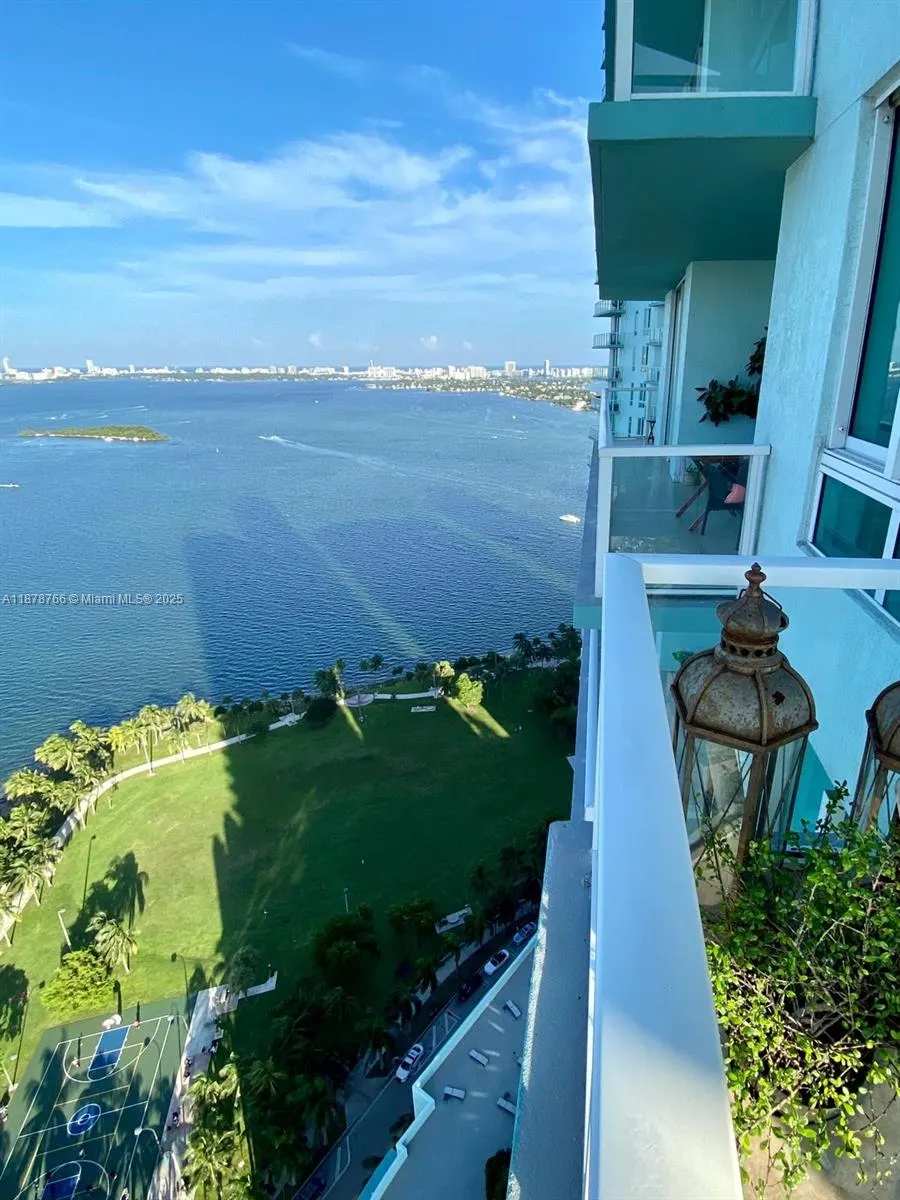 1900 N Bayshore Dr, #3312
