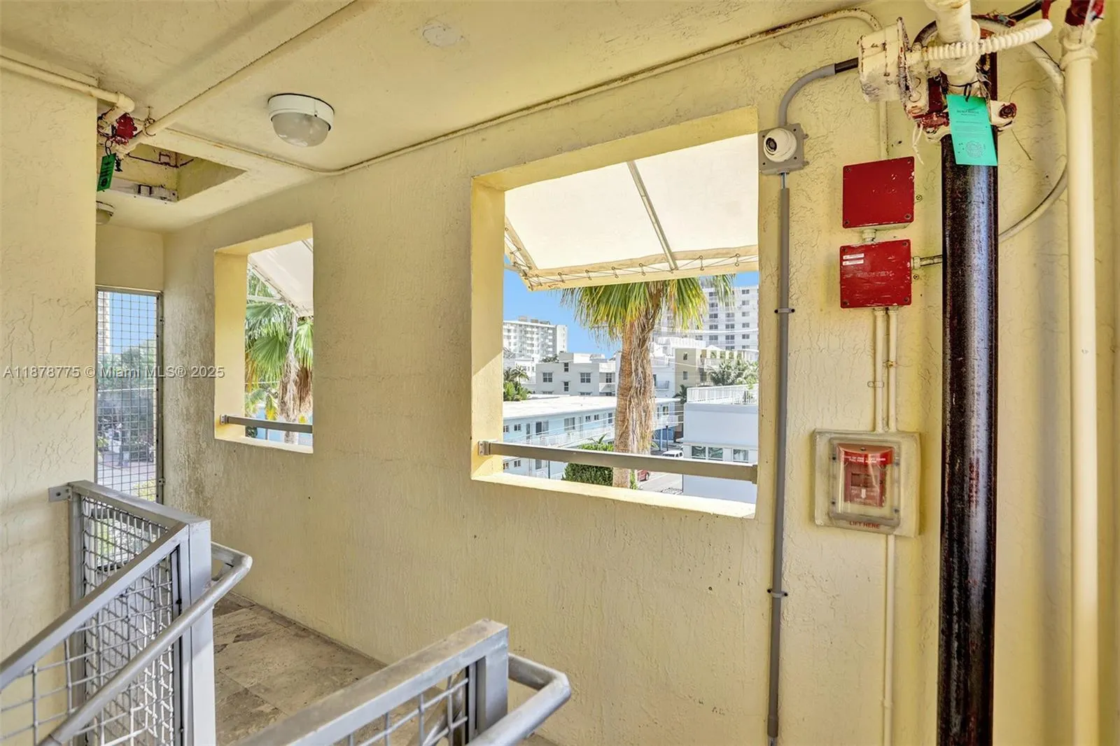 360 Collins Ave, #401