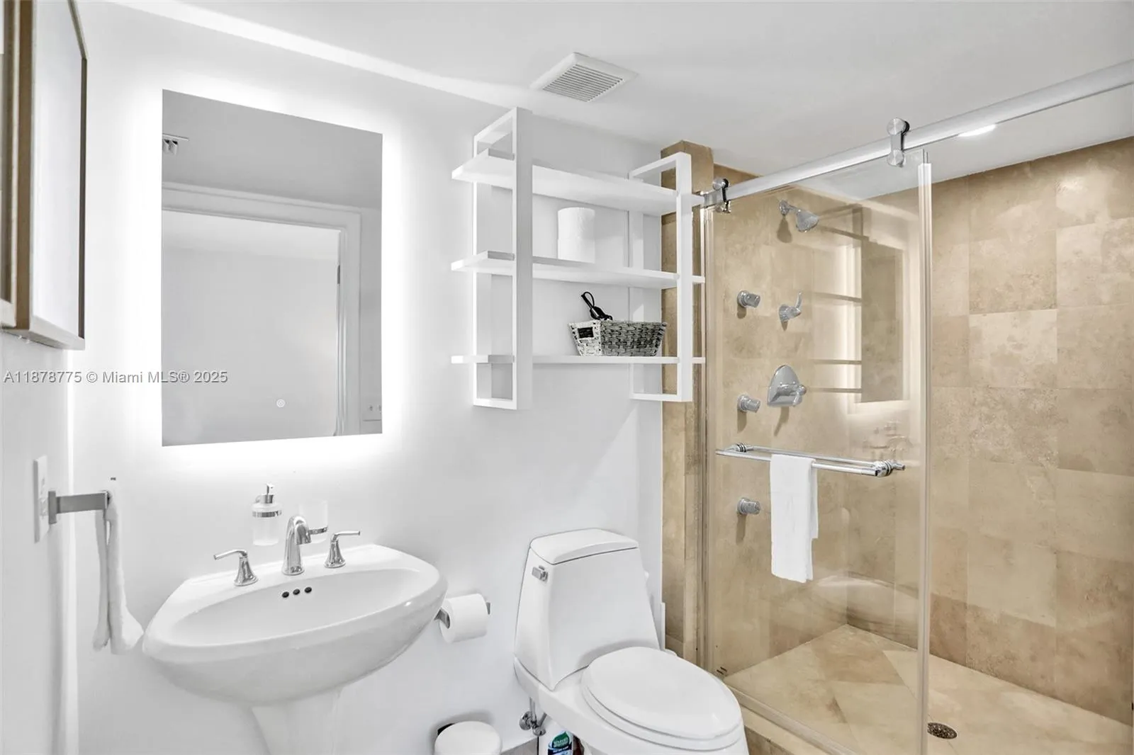 360 Collins Ave, #401