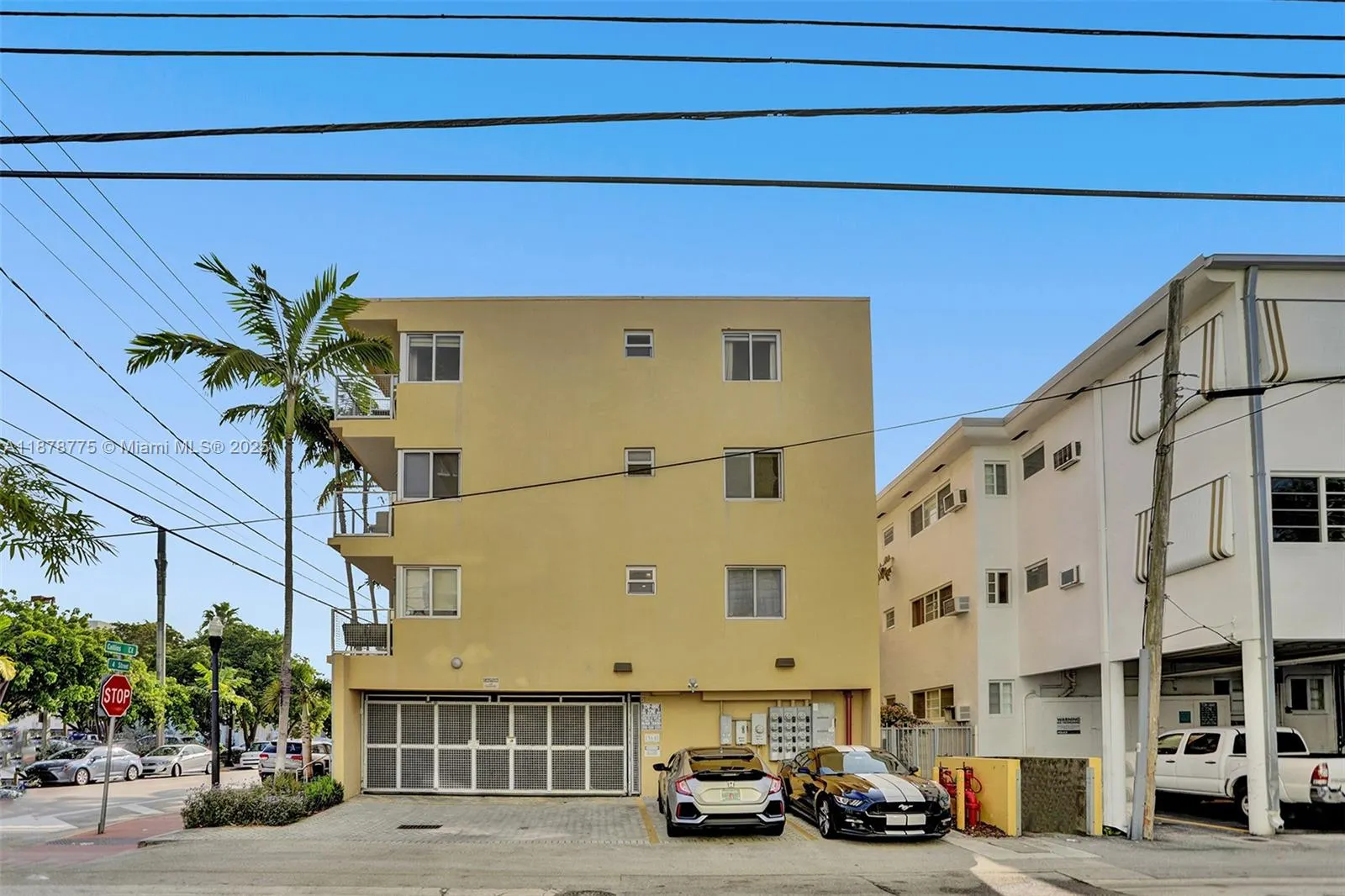 360 Collins Ave, #401
