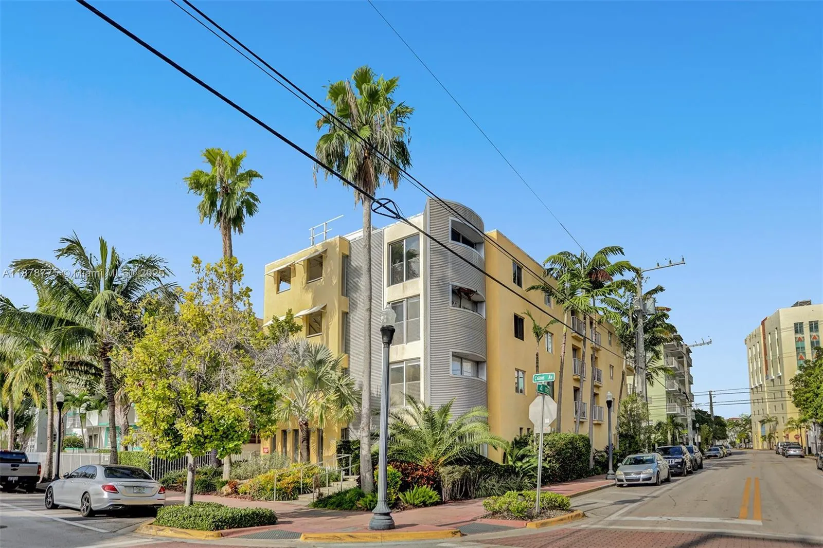 360 Collins Ave, #401