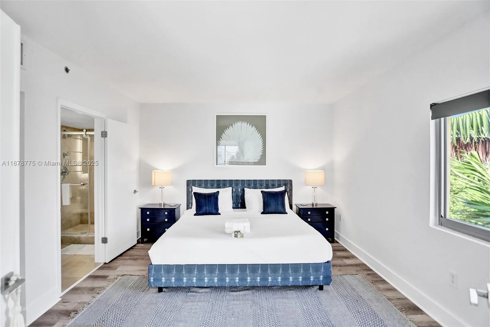 360 Collins Ave, #401