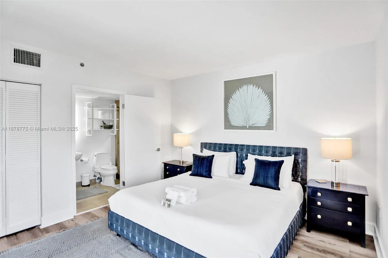 360 Collins Ave, #401