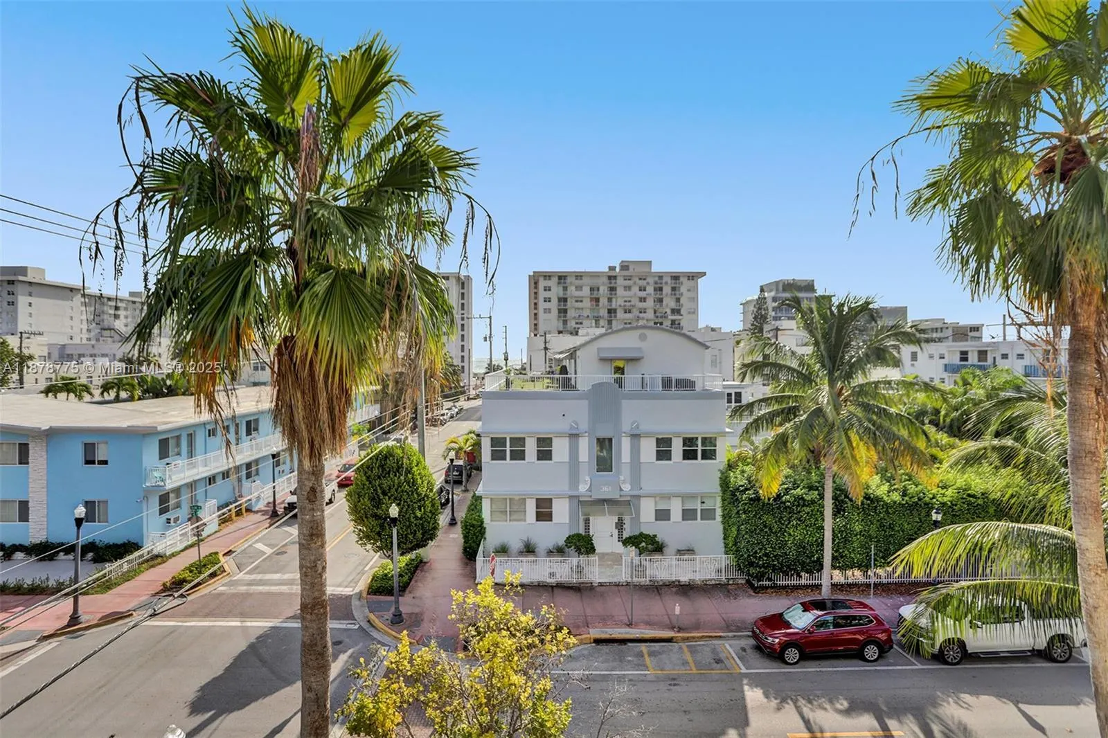 360 Collins Ave, #401