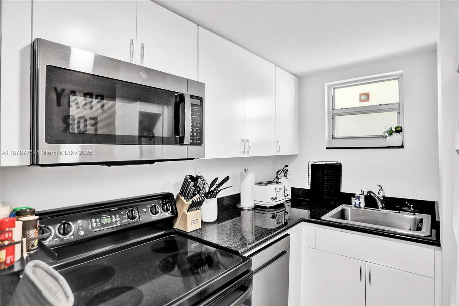 360 Collins Ave, #401