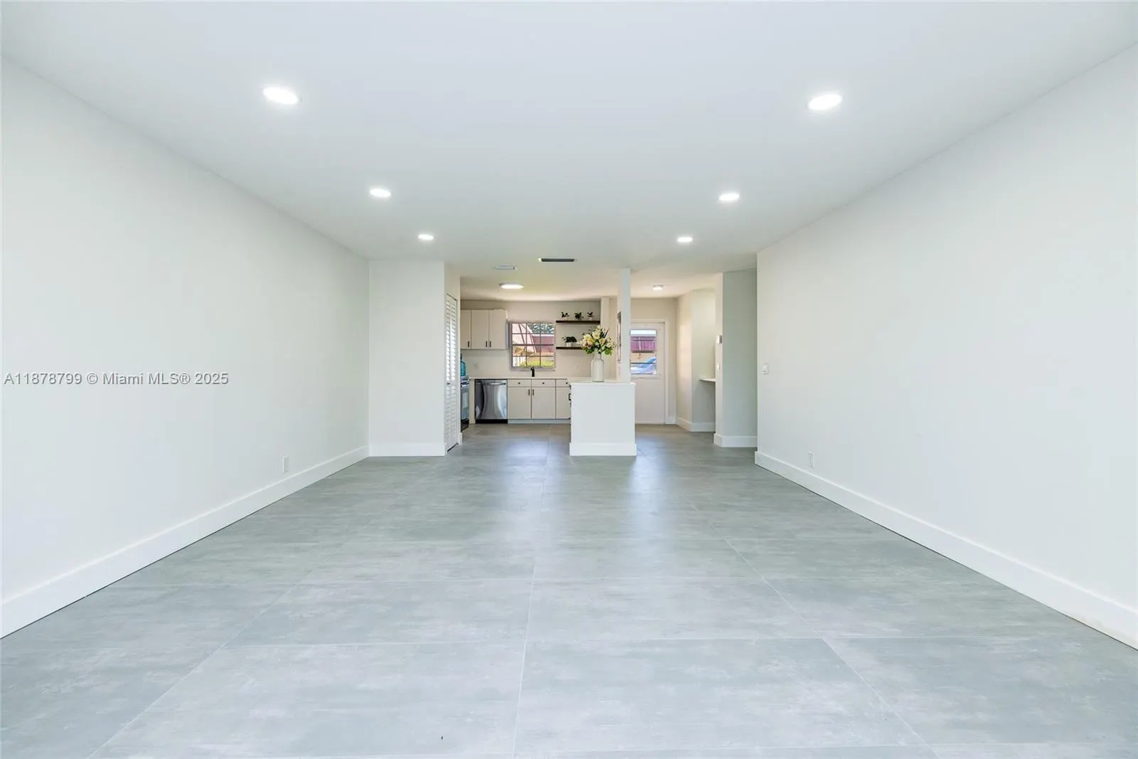 604 Laconia Cir, #B