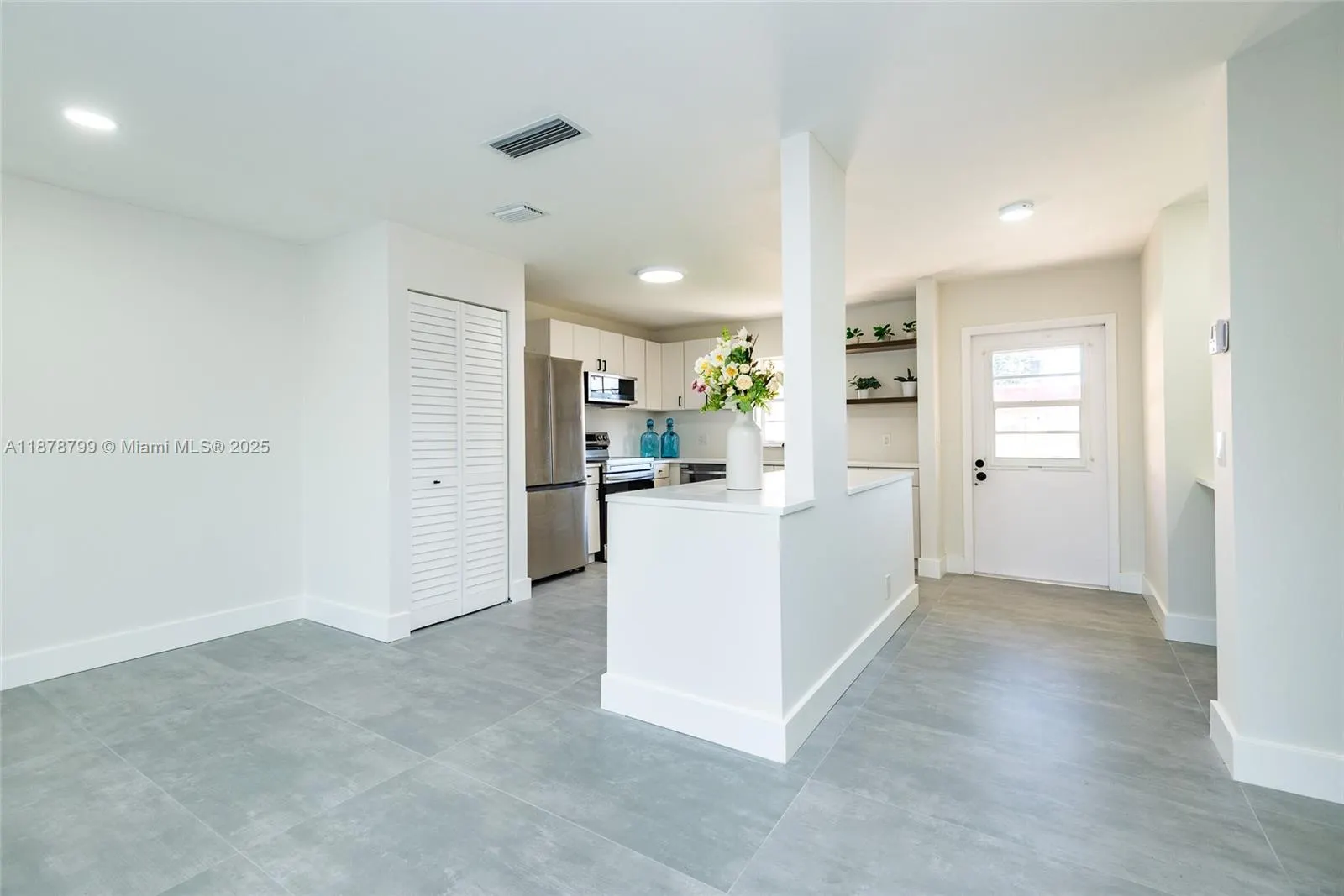 604 Laconia Cir, #B