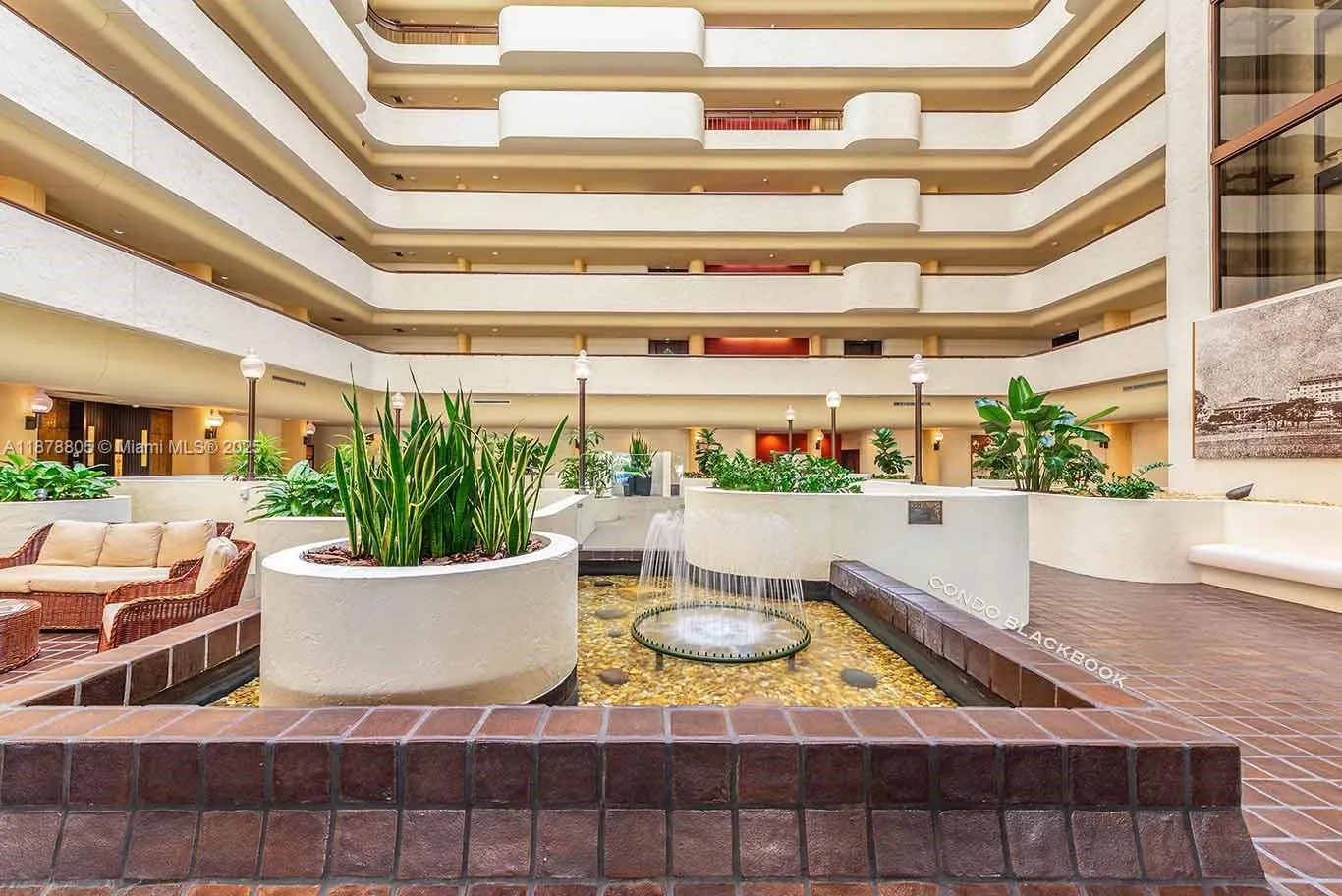 600 Biltmore Way, #320