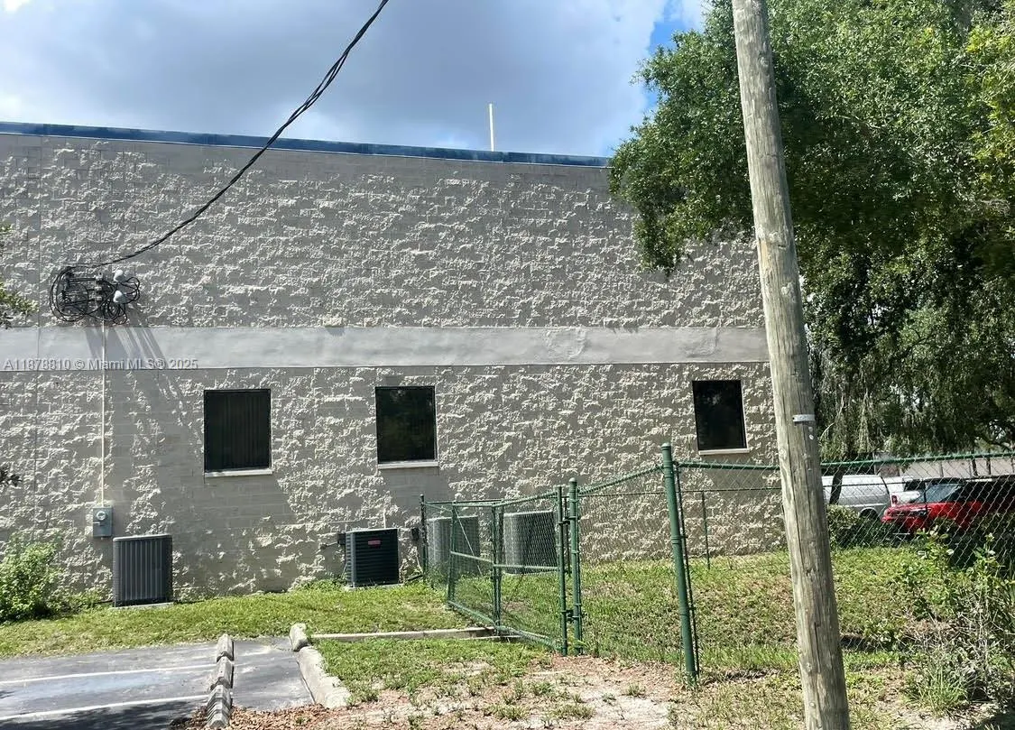 5009 Tampa West Blvd