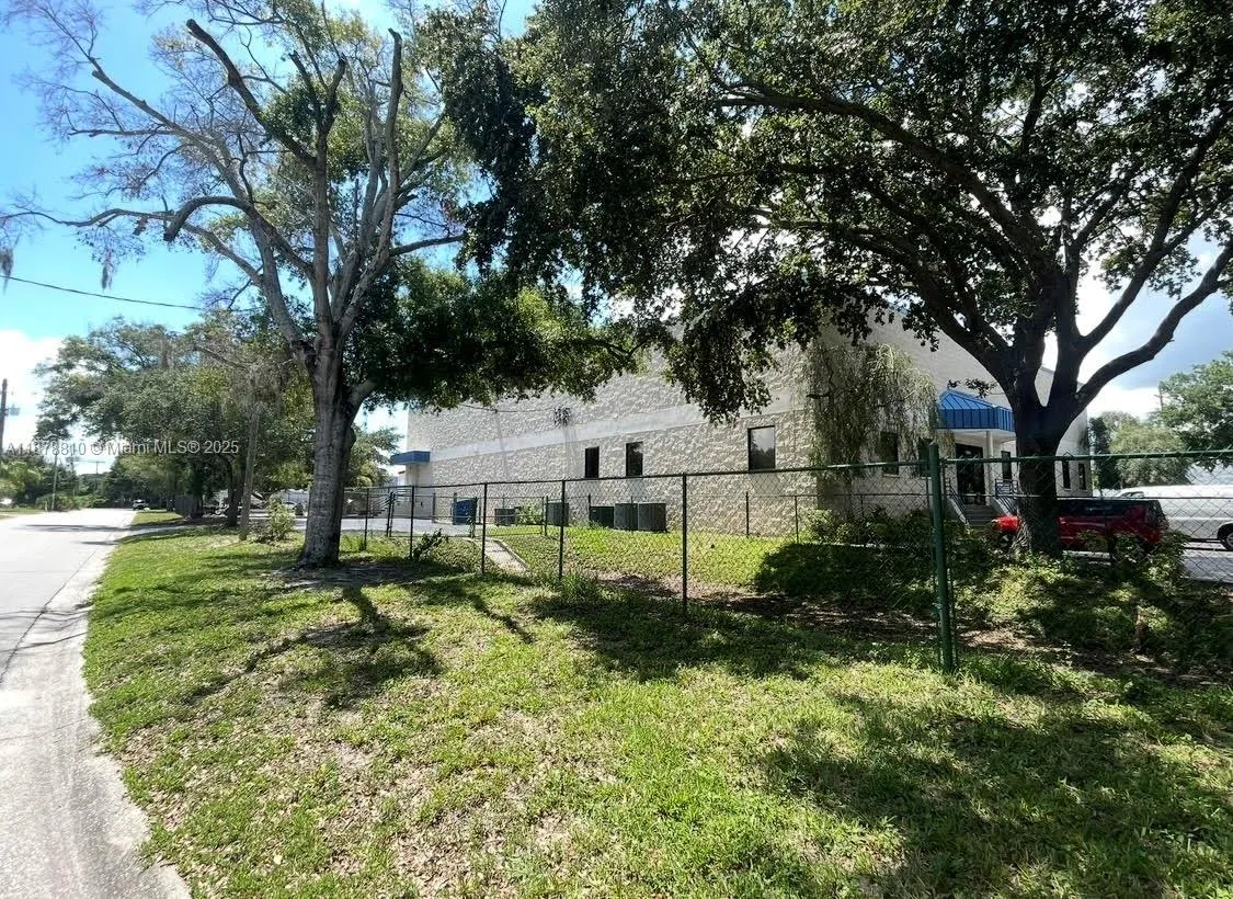 5009 Tampa West Blvd