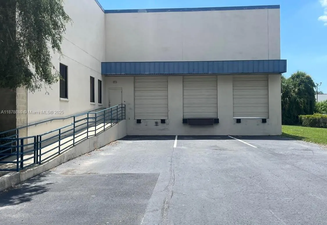 5009 Tampa West Blvd