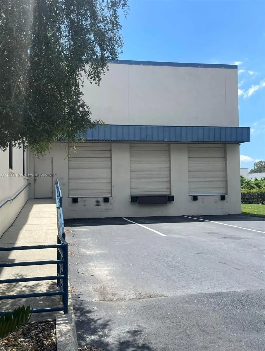 5009 Tampa West Blvd
