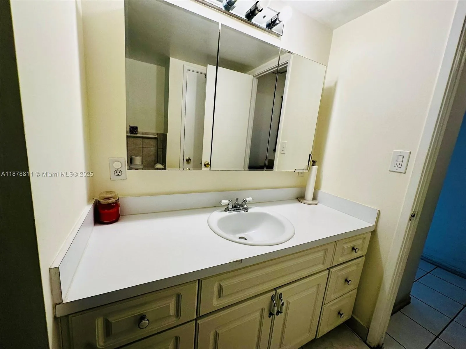 1690 NE 191st St, #305-1