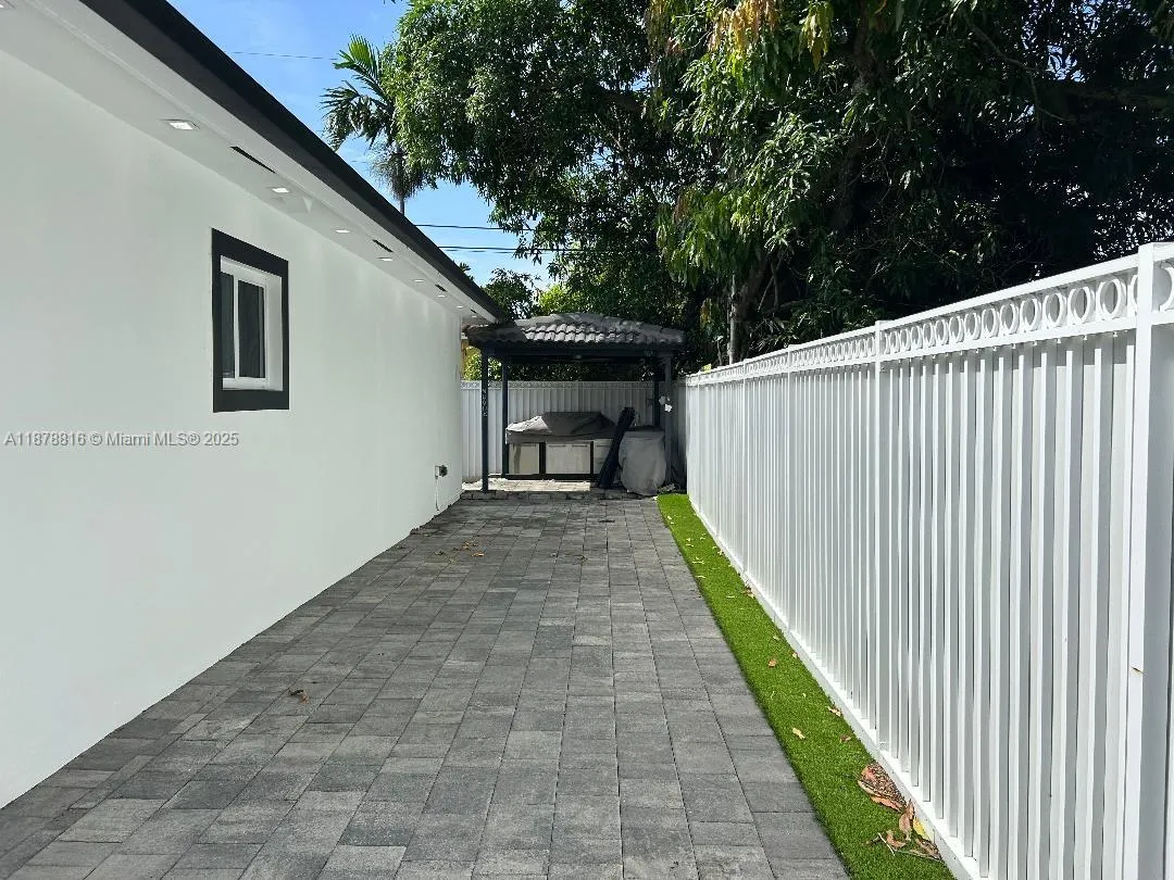 400 SW 47th Ave