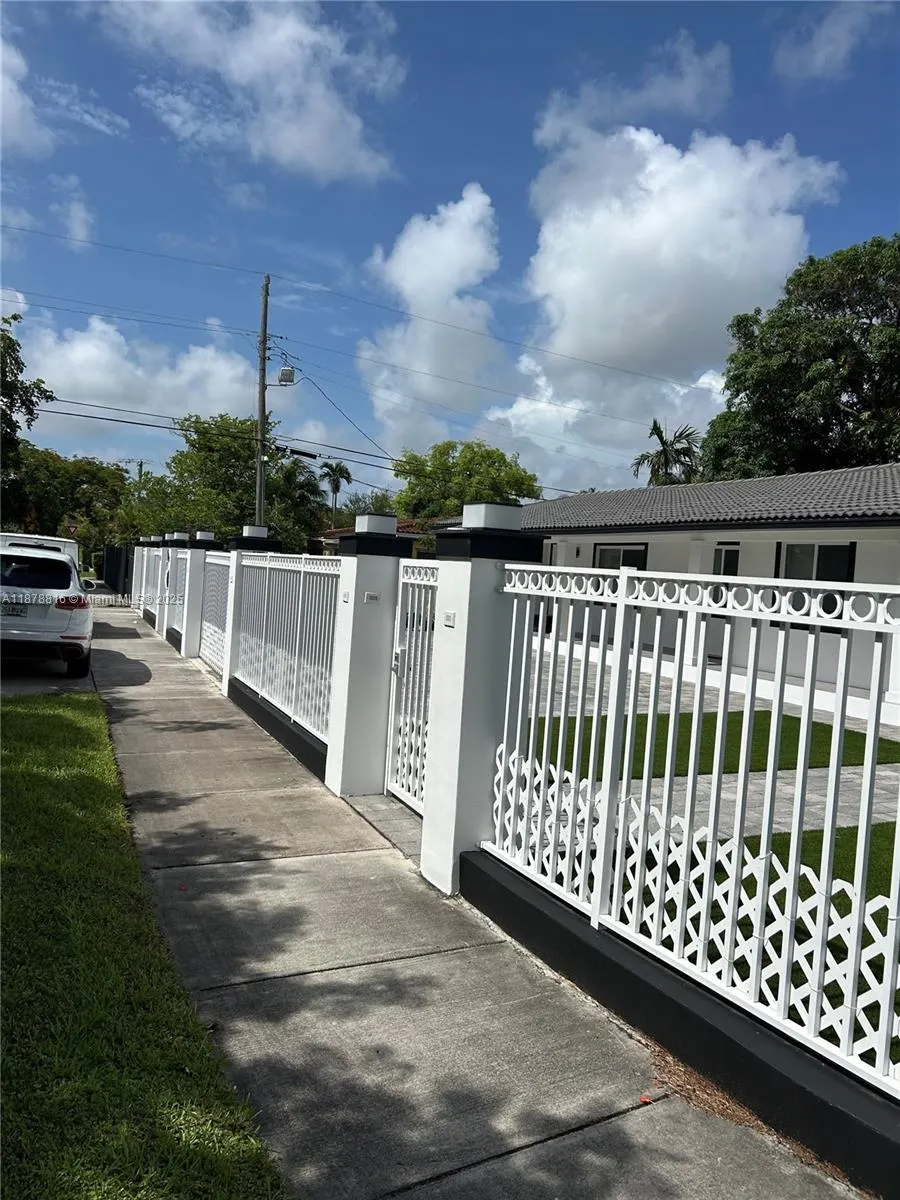 400 SW 47th Ave