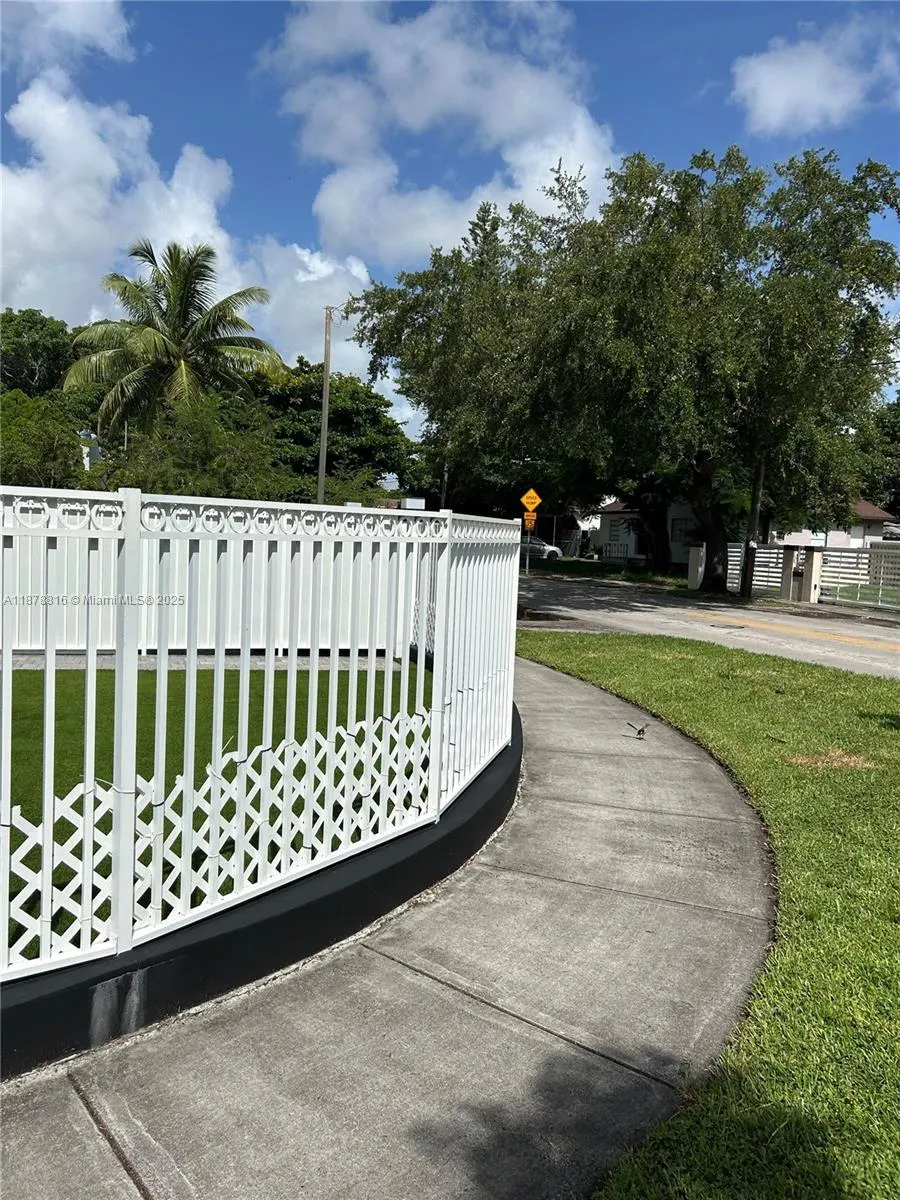 400 SW 47th Ave