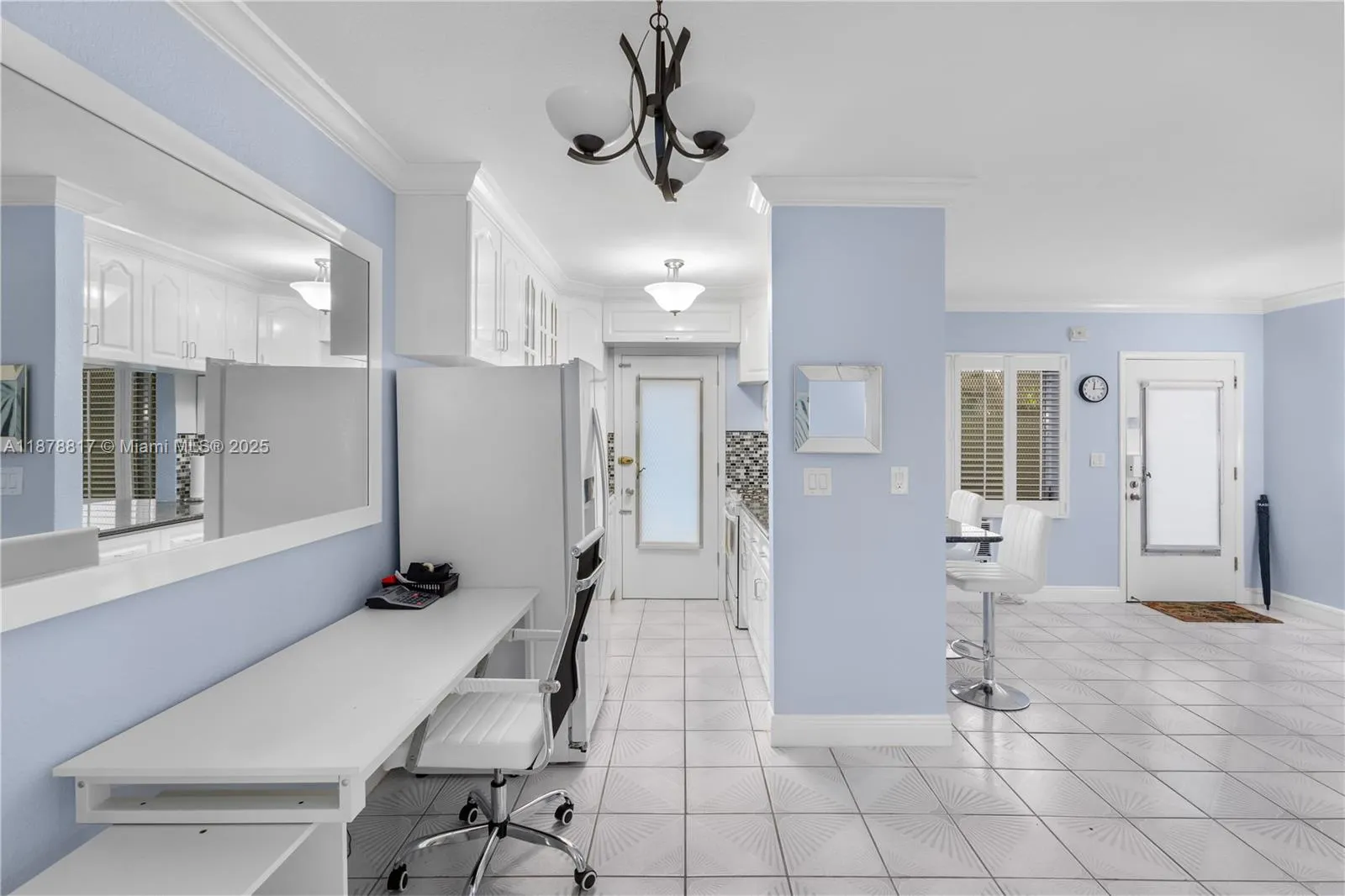 350 Collins Ave, #103