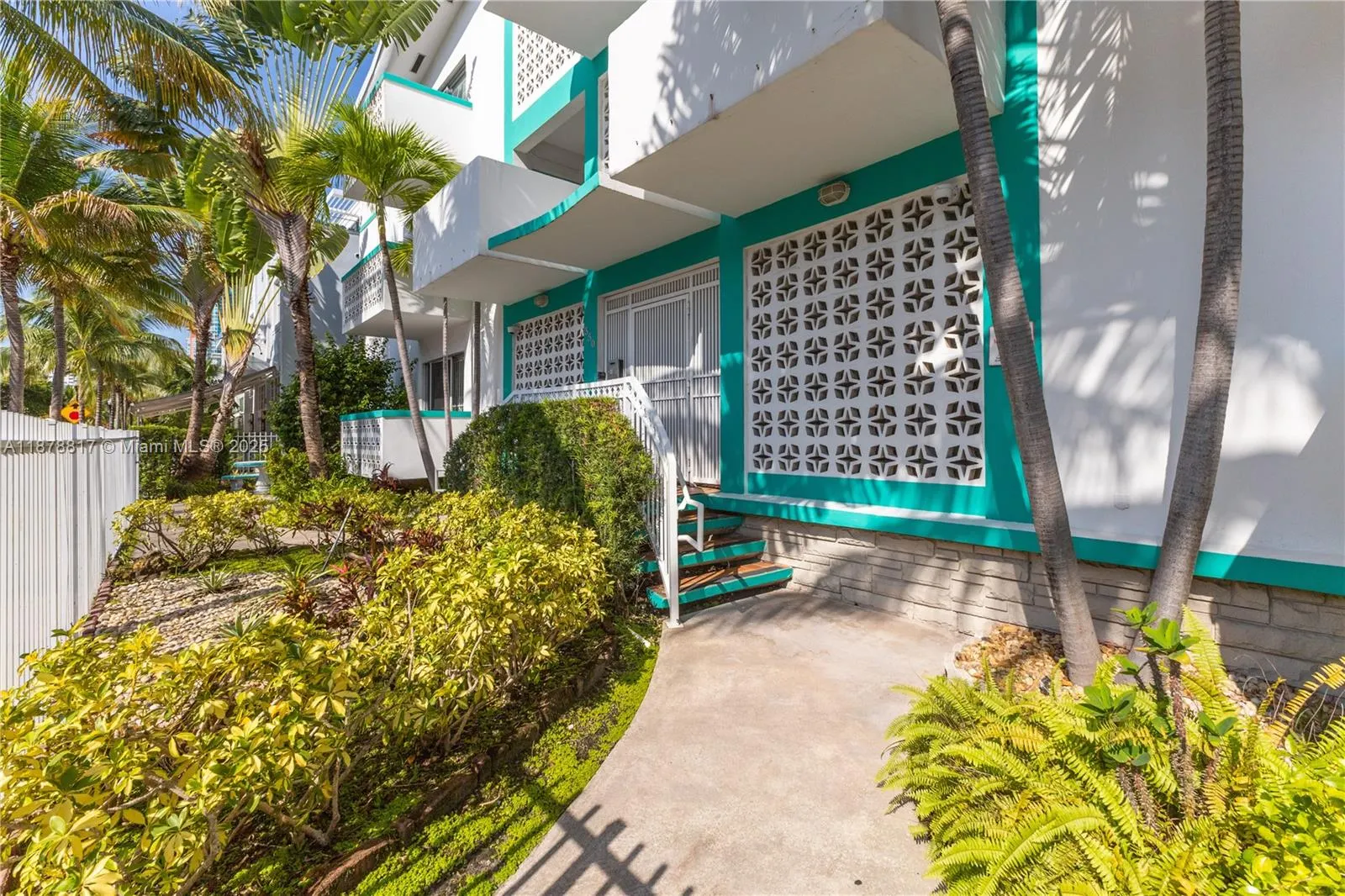 350 Collins Ave, #103