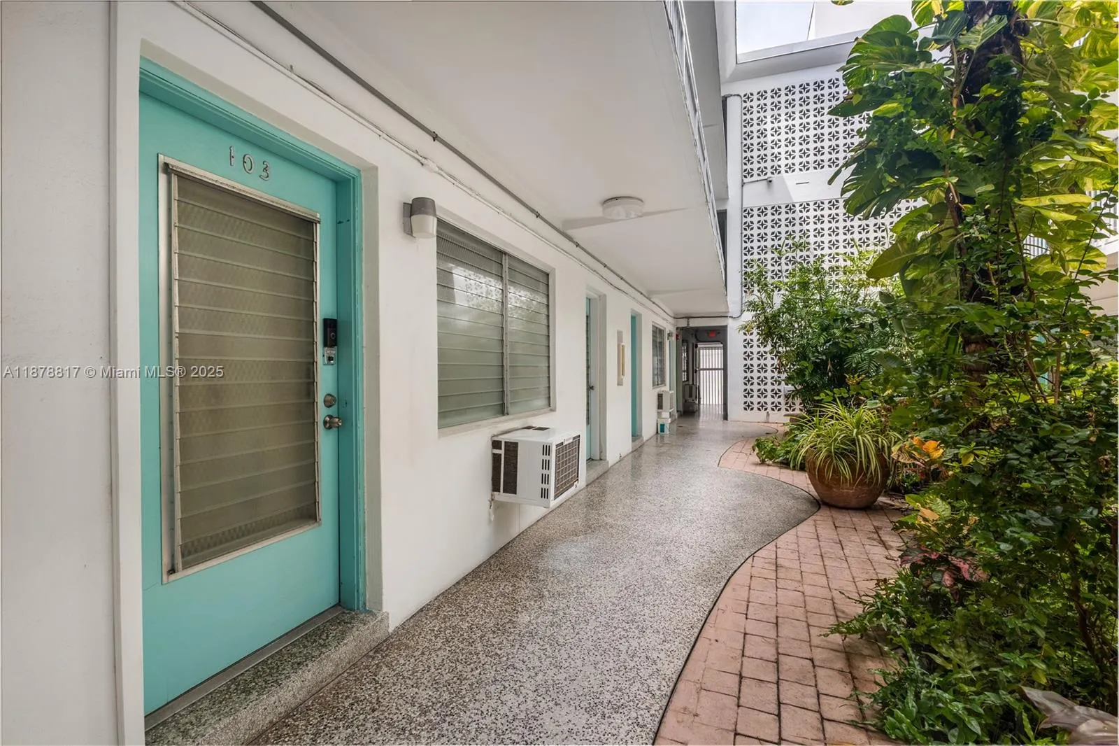 350 Collins Ave, #103