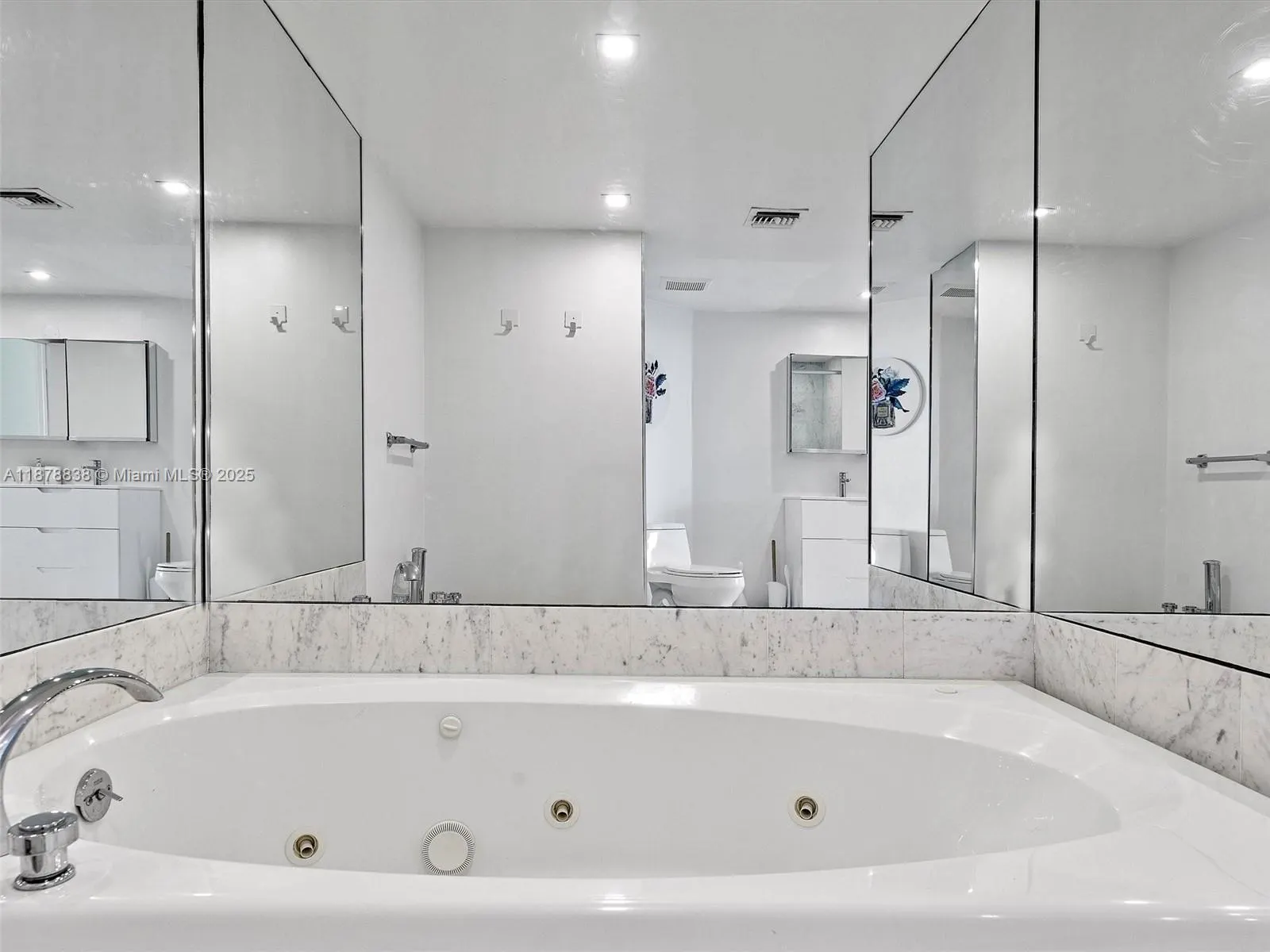 9455 Collins Ave, #608