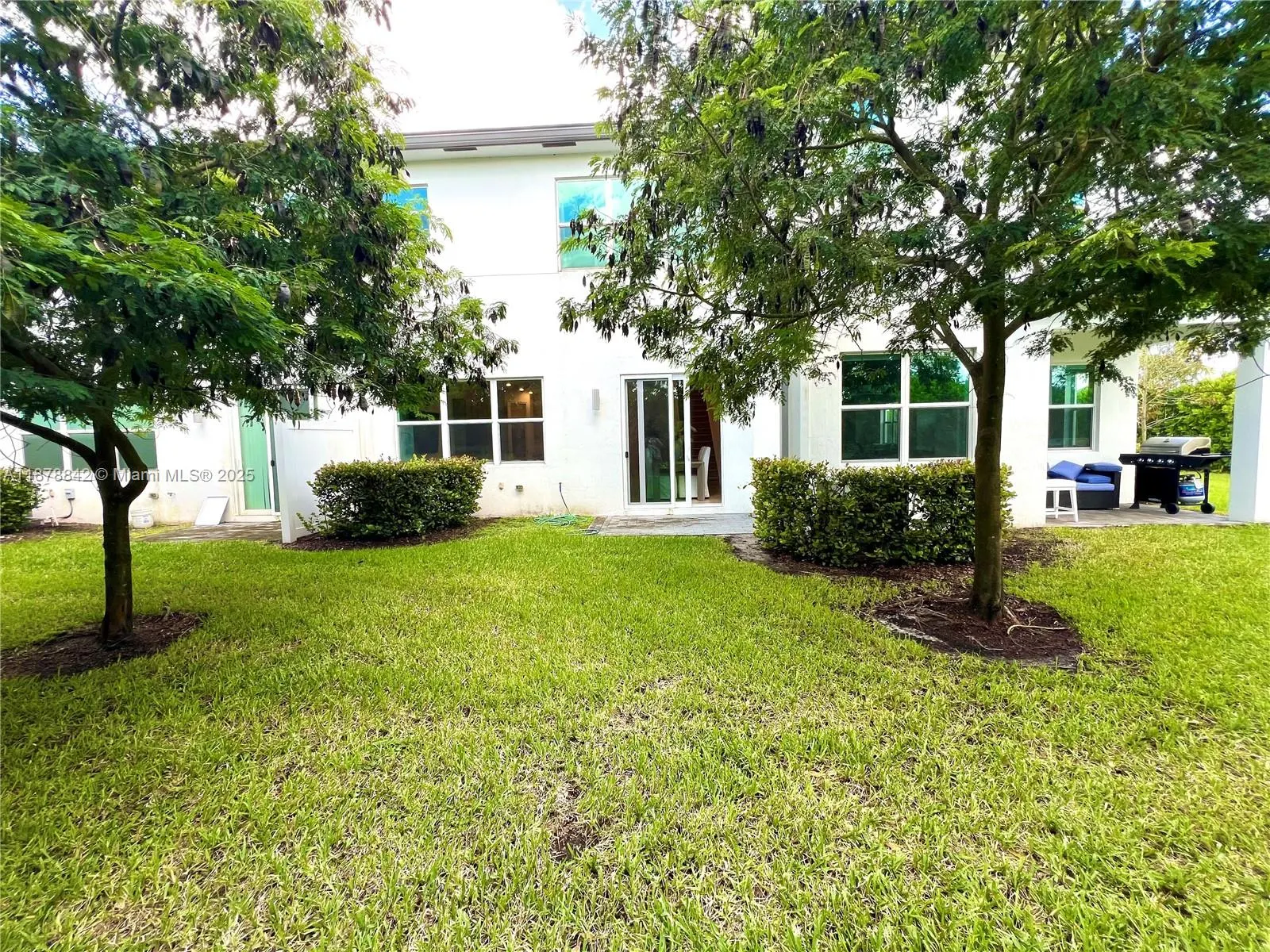 9045 Zevon Ct