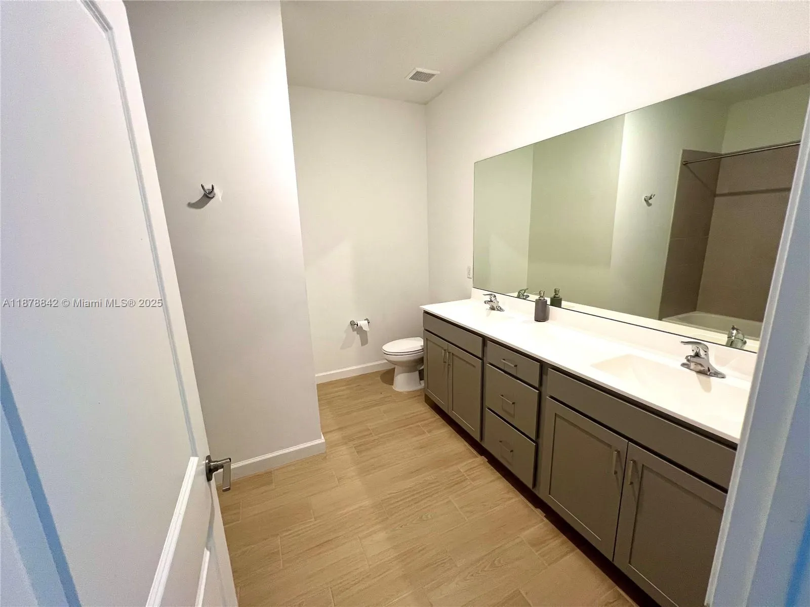 9045 Zevon Ct