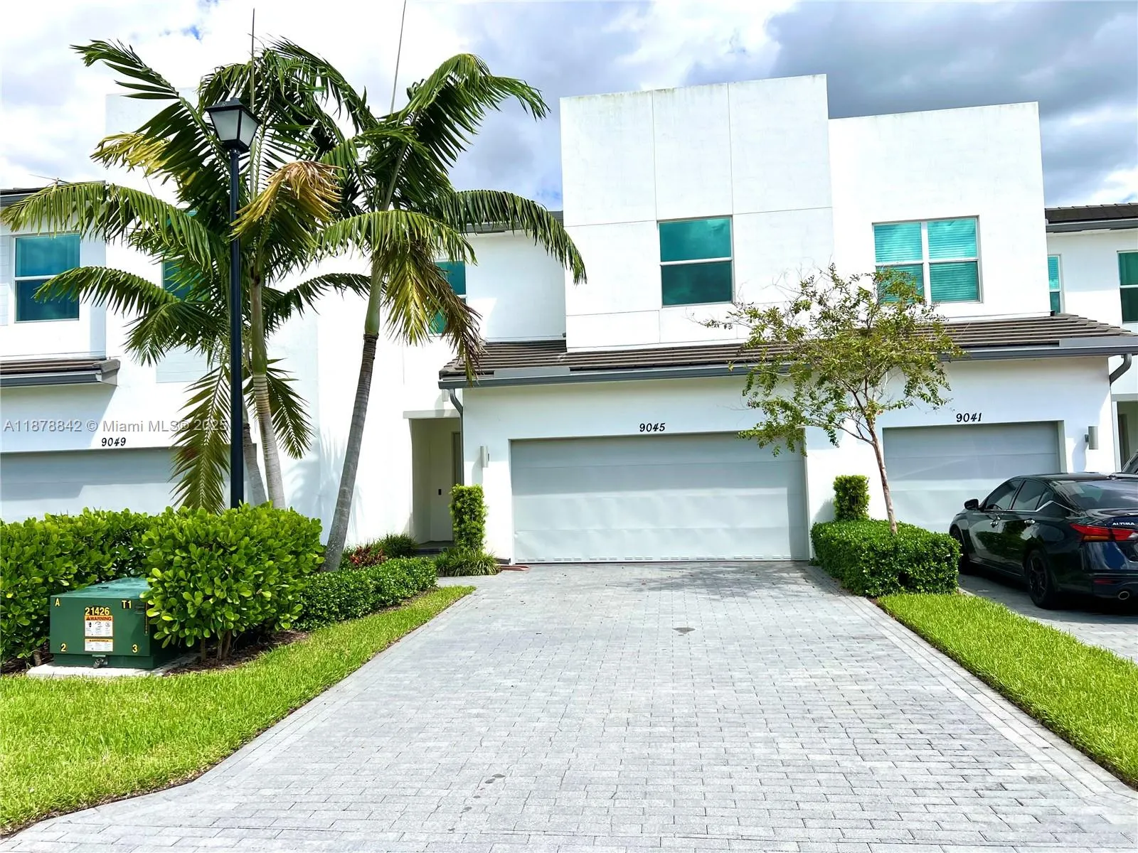 9045 Zevon Ct
