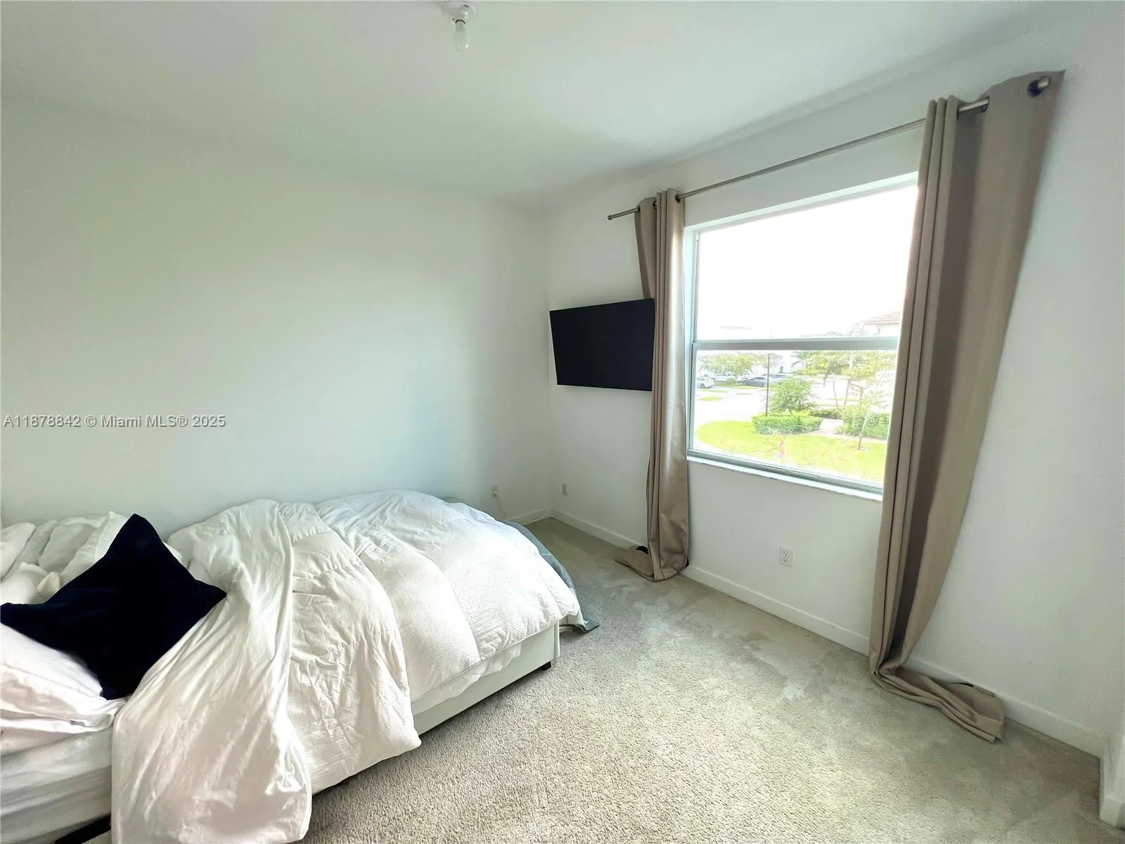 9045 Zevon Ct