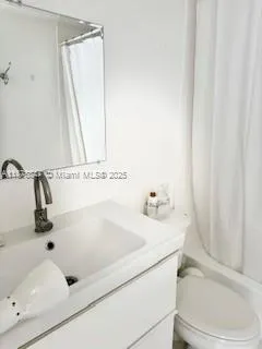 1460 Ocean Dr, #303