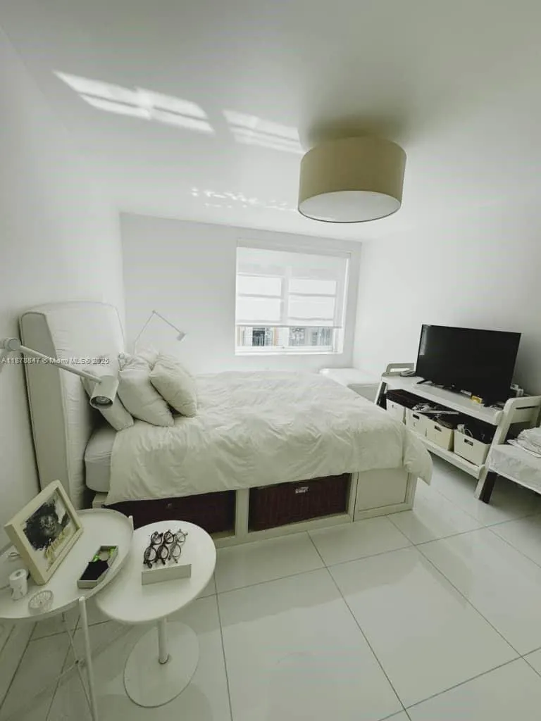 1460 Ocean Dr, #303