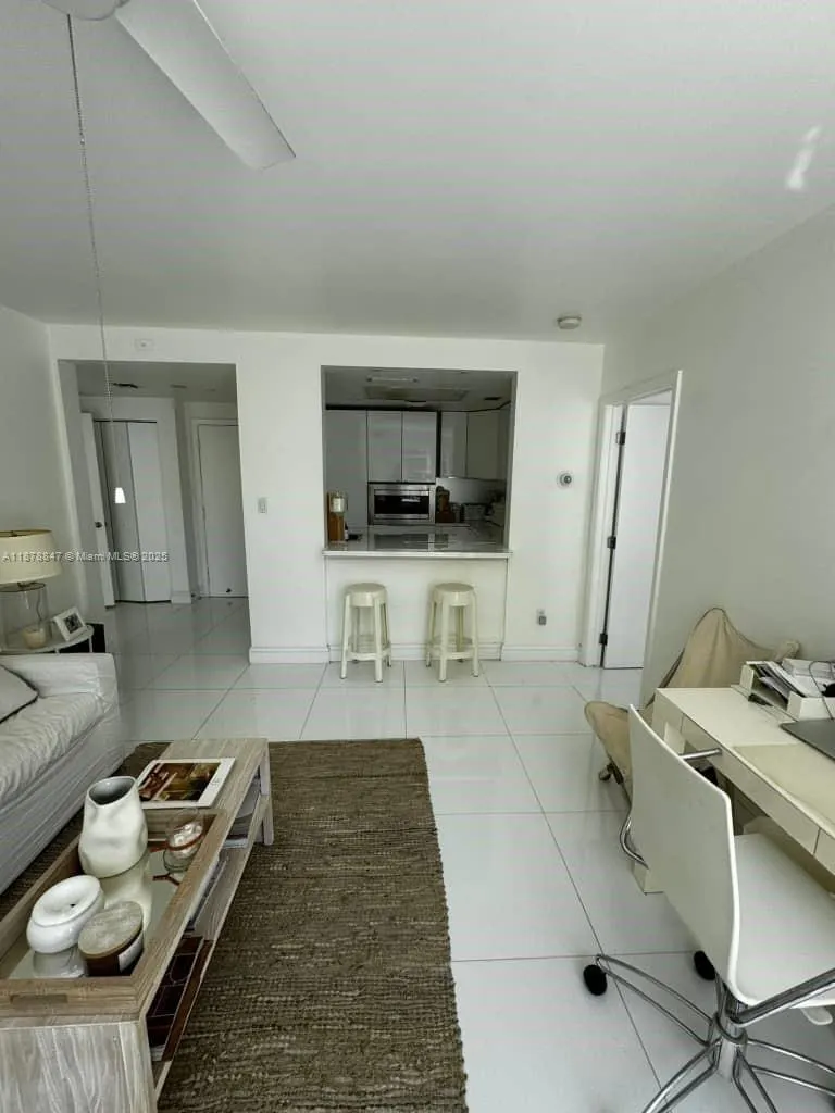1460 Ocean Dr, #303