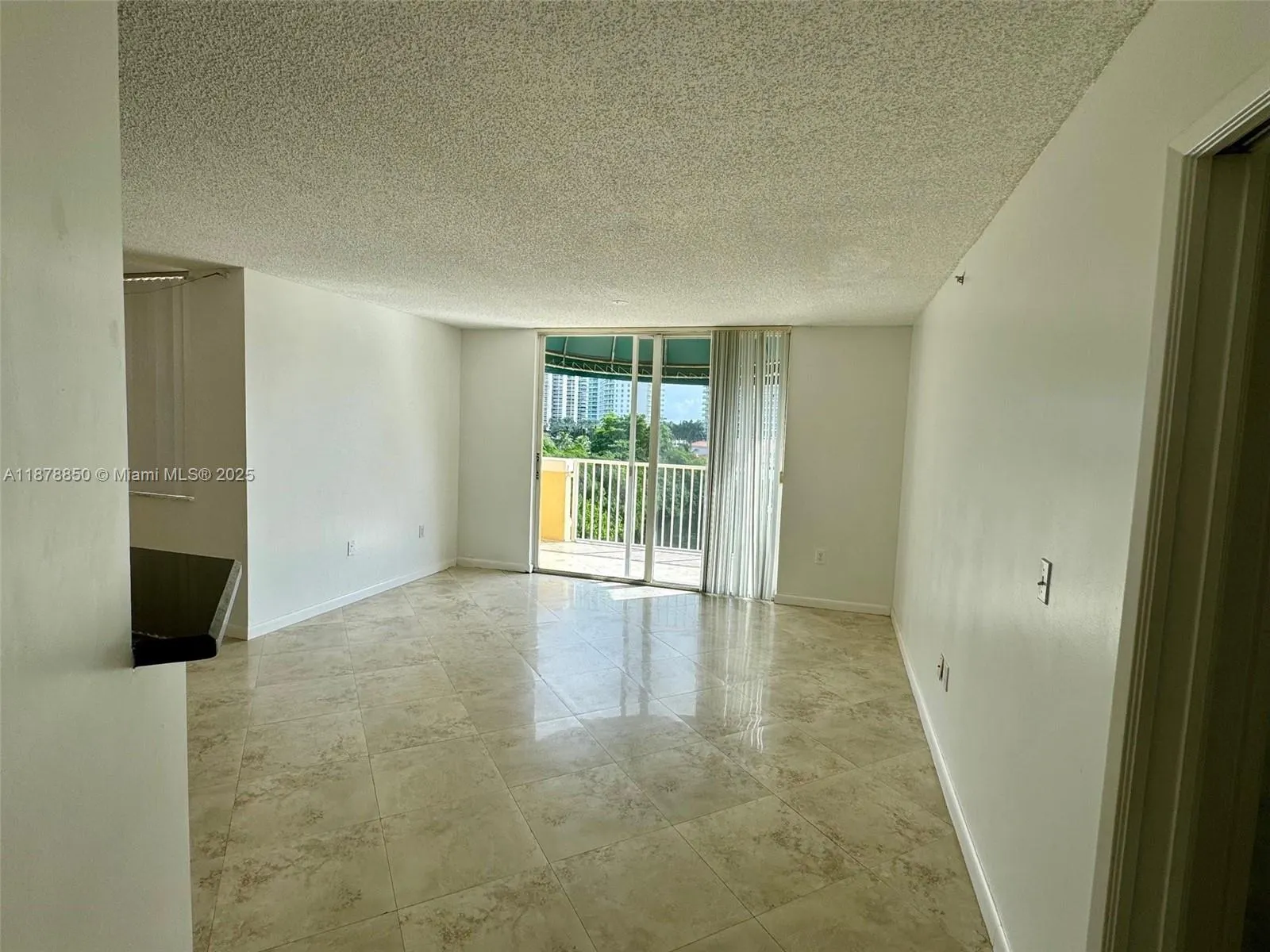 19999 E Country Club Dr, #1604