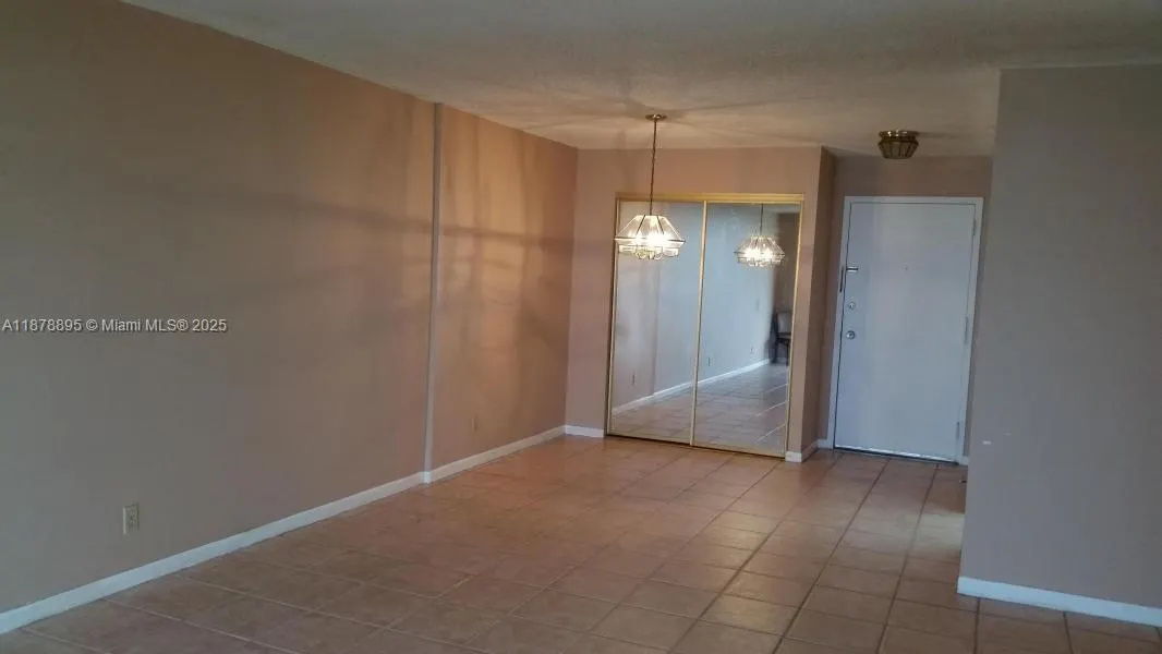 500 Executive Center Dr, #3E