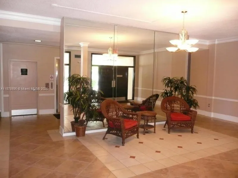 500 Executive Center Dr, #3E
