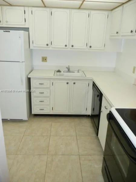 500 Executive Center Dr, #3E