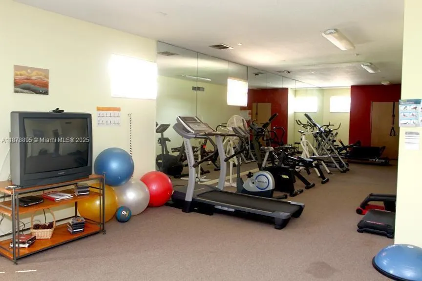 500 Executive Center Dr, #3E