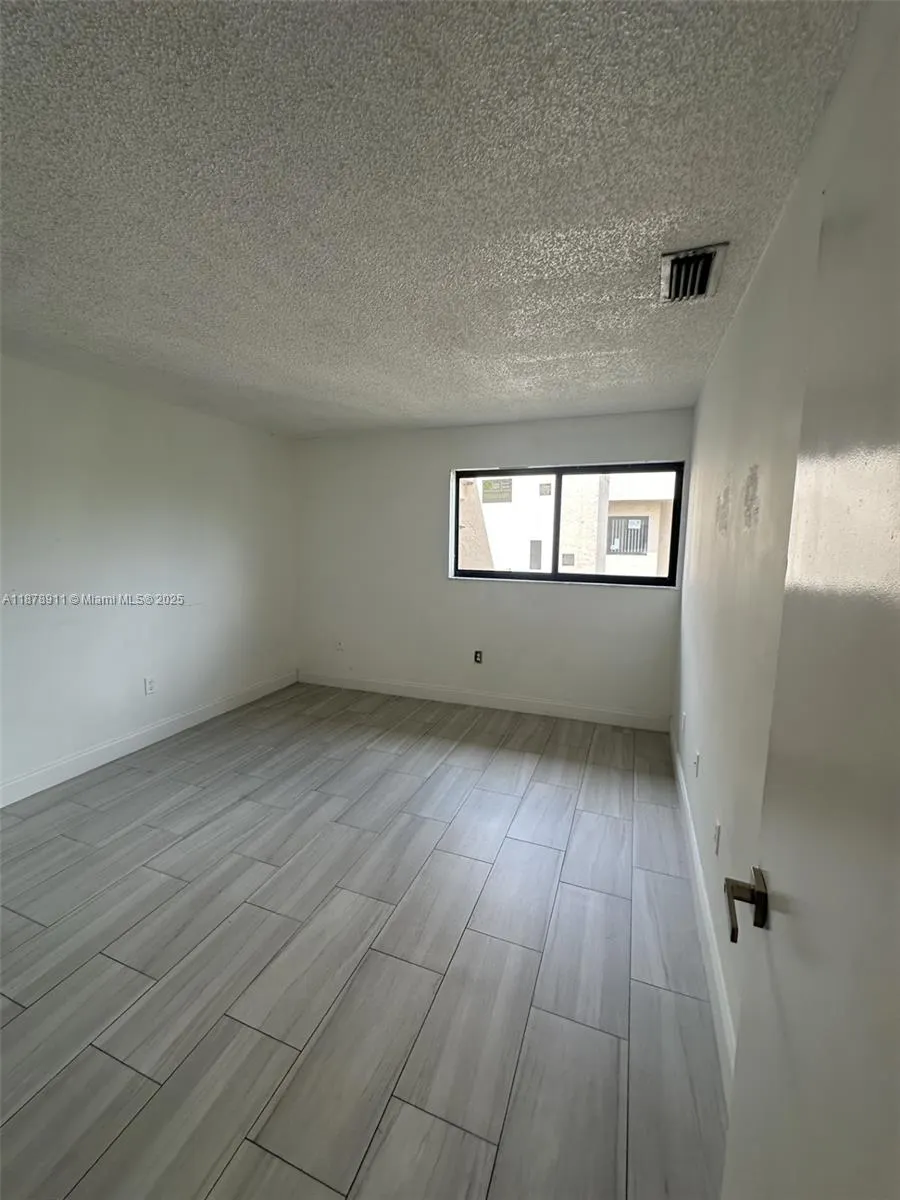 1490 W 42nd Pl, #301