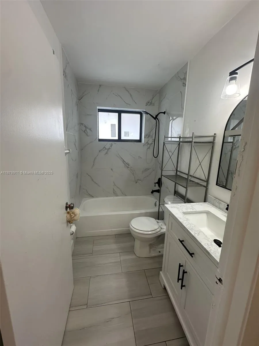 1490 W 42nd Pl, #301