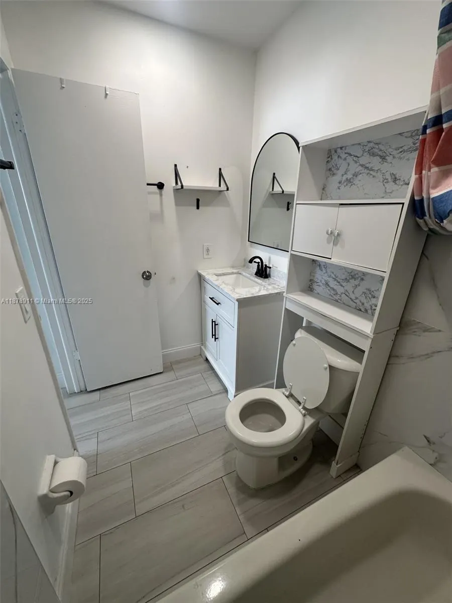 1490 W 42nd Pl, #301