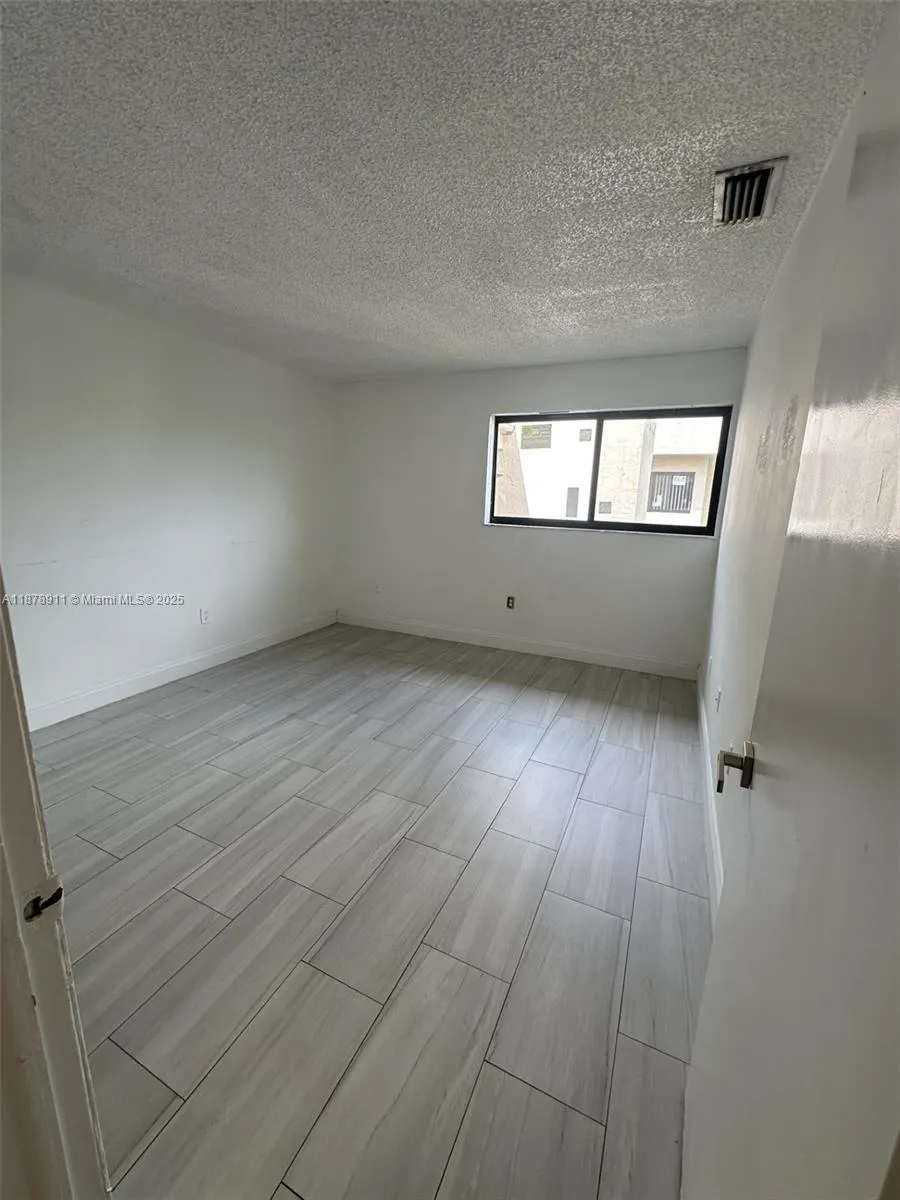 1490 W 42nd Pl, #301