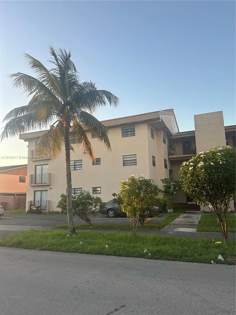 1490 W 42nd Pl, #301