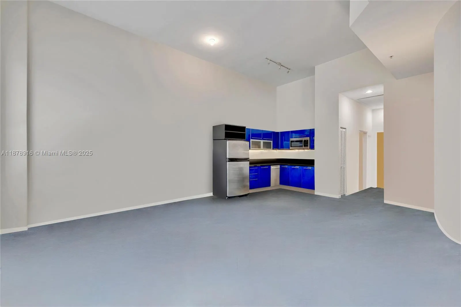 253 NE 2nd St, #220