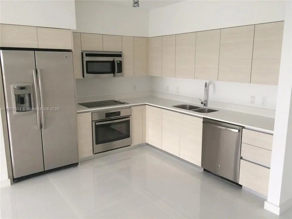 4250 Biscayne Blvd, #915