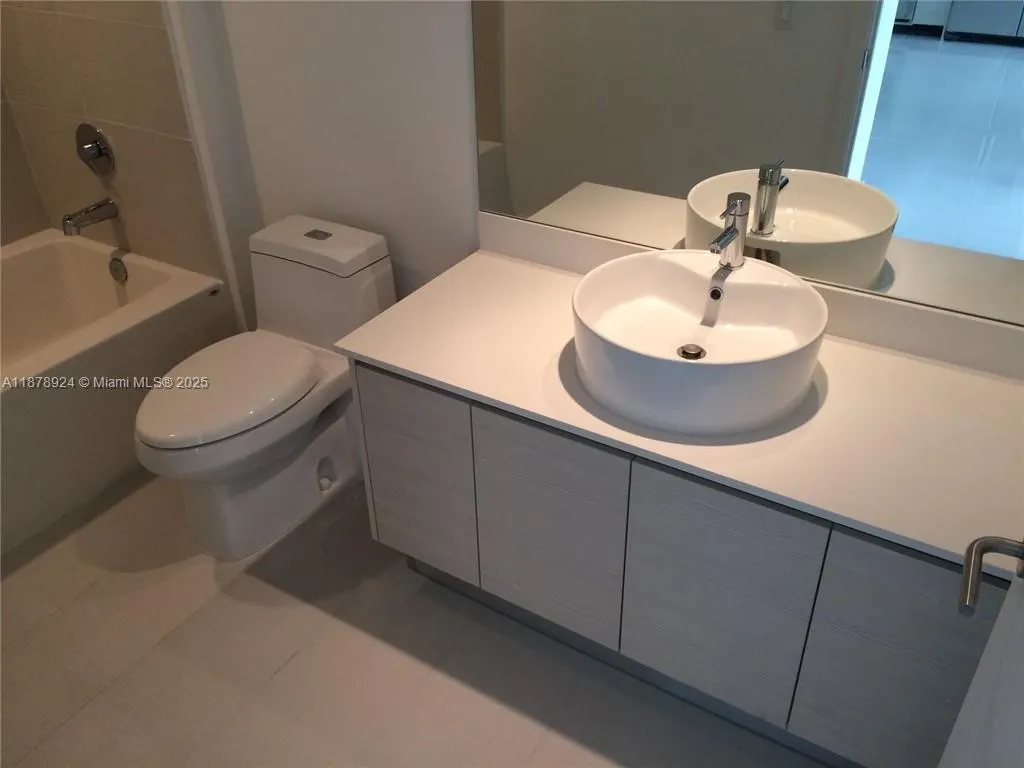 4250 Biscayne Blvd, #915