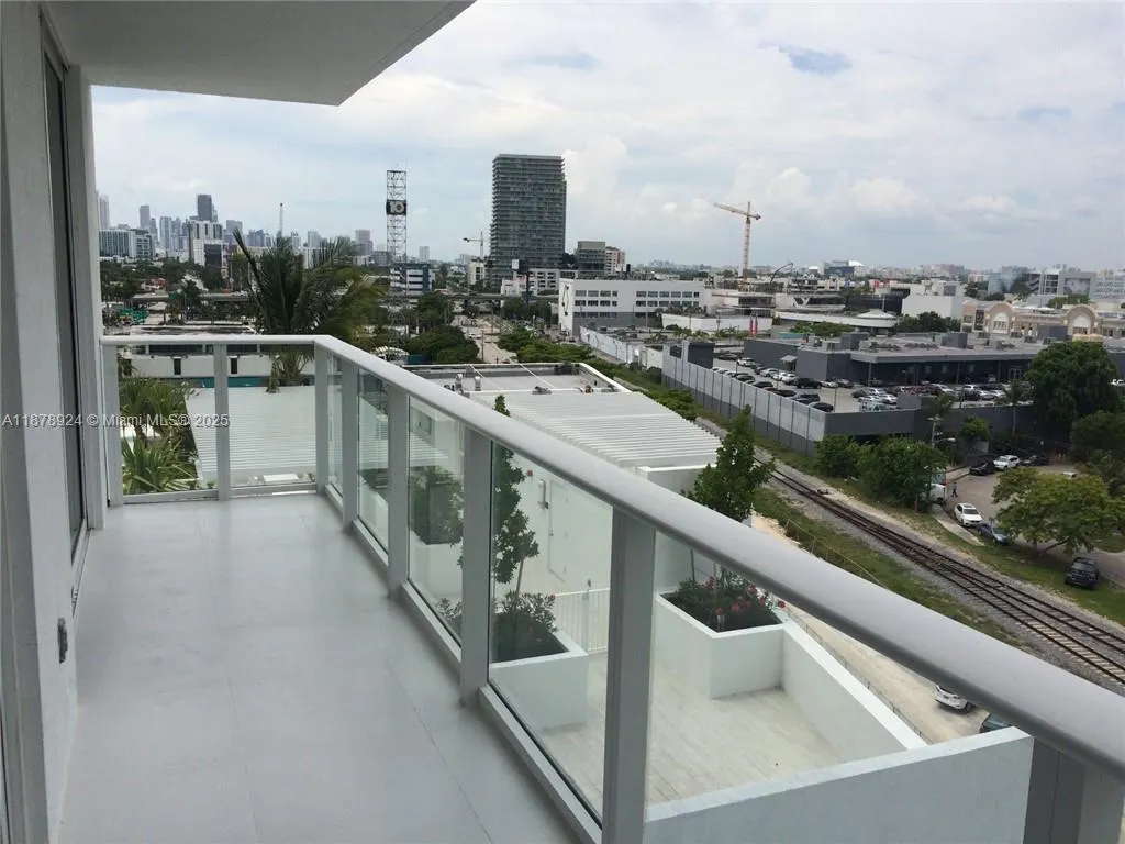 4250 Biscayne Blvd, #915